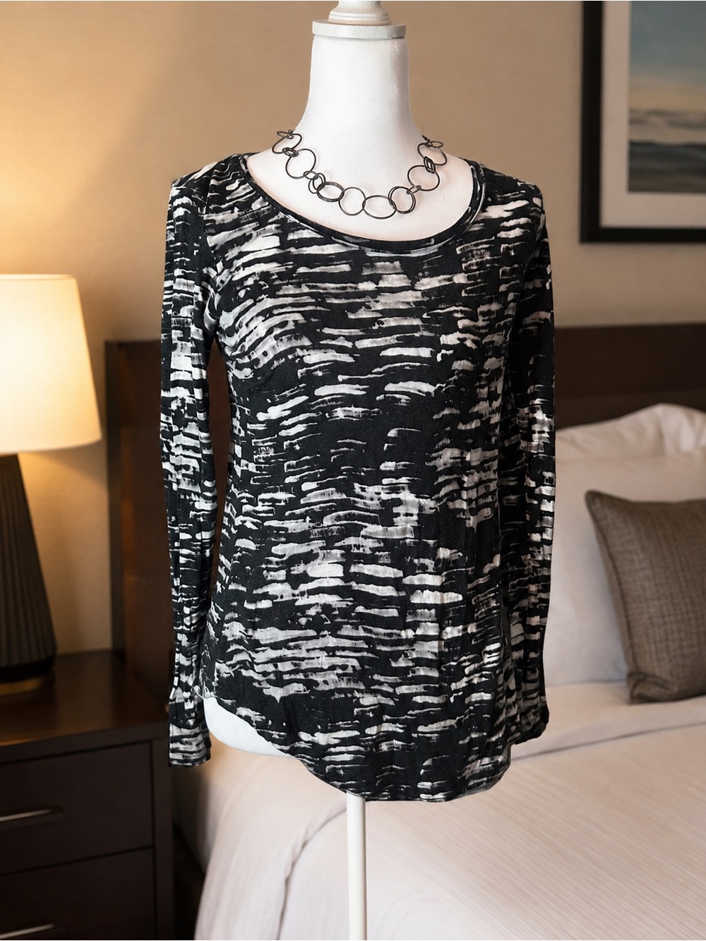 Simply Vera / Vera Wang Black & White Abstract Long Sleeve Top